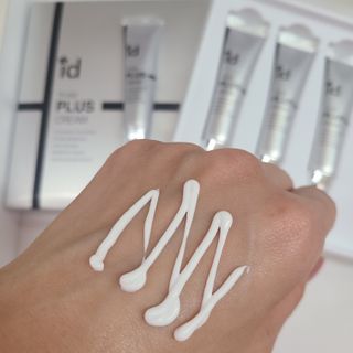 아이디플라코스메틱 아이디 브이로직 플러스 크림 15ml X 4EA — 5점을 준 리뷰어가 2022년 1월 올린 사용 사진