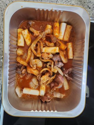 화끈한녀석들 새오똥400g 새우,오징어,똥집 볶음요리 소스,밀떡, 참기름 포함 — 5점을 준 리뷰어가 2022년 12월 올린 사용 사진