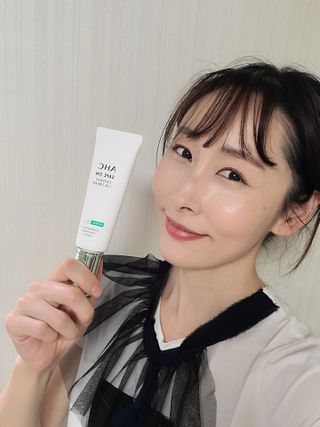 [AHC] 세이프온 에센스 선크림 올리브영 스페셜 증정 기획세트 — 4점을 준 리뷰어가 2022년 6월 올린 사용 사진