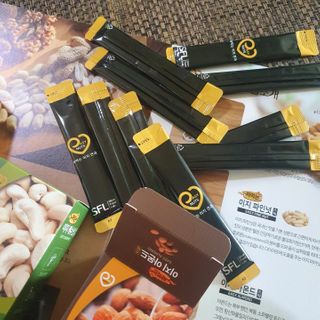 짜먹는 이지견과 짜먹는 이지아몬드, 짜먹는 이지허니피넛, 짜먹는 이지캐슈넛 각 10g X  10포 — 5점을 준 리뷰어가 2021년 2월 올린 사용 사진