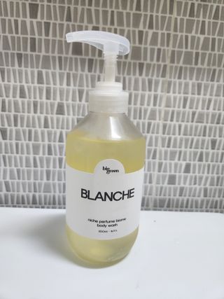 빅그린 니치 퍼퓸 바이옴바디워시 500ml(상탈, 블랙베리&베이, 블랑쉐 3종 중 택1) — 5점을 준 리뷰어가 2022년 12월 올린 사용 사진