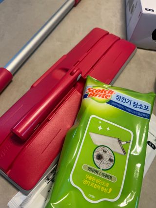 3M 스카치브라이트 비마마젠타 밀대걸레 세트+ PET 정전기청소포 대형 30매 — 5점을 준 리뷰어가 2025년 2월 올린 사용 사진