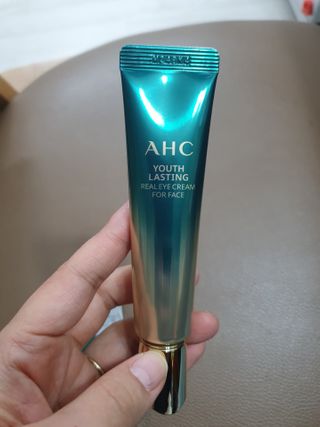 [NEW 탄력유턴 아이크림] AHC 유스 래스팅 리얼 아이크림 포 페이스 — 5점을 준 리뷰어가 2021년 3월 올린 사용 사진
