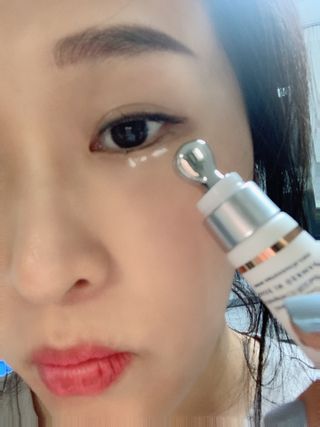 산수시 일루미네이팅 펄 영양 다크서클 스틱 아이 크림 케어 15ml — 5점을 준 리뷰어가 2021년 6월 올린 사용 사진