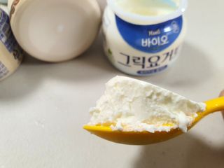 매일바이오 그릭요거트 오리지널 플레인 4개, 로스터리 커피믹스 4개 — 4.5점을 준 리뷰어가 2021년 12월 올린 사용 사진