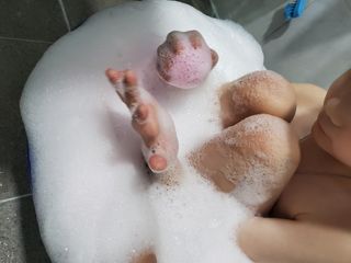 버블데이 아로마/과일 거품 입욕제 — 5점을 준 리뷰어가 2021년 7월 올린 사용 사진