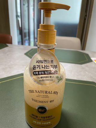 벨먼 내추럴스파 수분광채 스크럽 바디워시 600ml 5종 — 5점을 준 리뷰어가 2022년 5월 올린 사용 사진