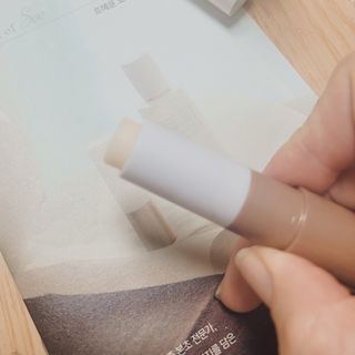 더사가오브수 [사가수] 효혜윤 보태니컬 에너지 에센스인로션 20ml /아이포올 스틱 3g — 5점을 준 리뷰어가 2023년 2월 올린 사용 사진