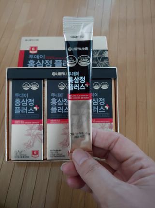 서울약사신협_투데이홍삼정플러스스틱_10g x 30포 — 5점을 준 리뷰어가 2021년 7월 올린 사용 사진