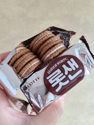 롯데제과 롯샌 카페크런치 — 4점을 준 리뷰어가 2021년 10월 올린 사용 사진