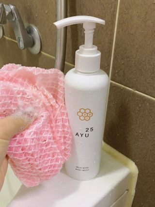 AYU25[아유트웬티파이브]피부 진정, 보습 와일즈 로즈 바디워시 — 5점을 준 리뷰어가 2021년 3월 올린 사용 사진