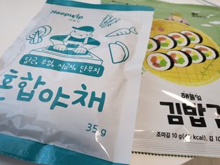 해풀잎 누구나 김밥*1ea [(혼합야채 35g *1ea,  김밥김 (5g, 5ea),  양념간장 (6g, 5ea), 참기름(5g, 2ea)] — 5점을 준 리뷰어가 2022년 7월 올린 사용 사진