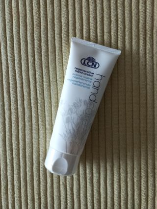 LCN(엘씨엔) LCN 리제너러티브 핸드크림 75ml 주름개선 고보습 재생핸드크림 — 5점을 준 리뷰어가 2022년 8월 올린 사용 사진