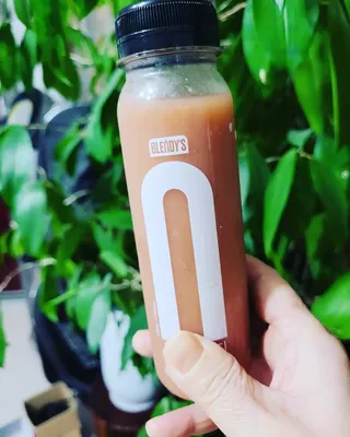 BLENDY'S 핑크 스무디+블론디 스무디 — 5점을 준 리뷰어가 2021년 11월 올린 사용 사진