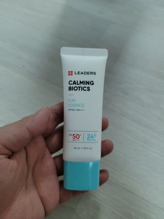 리더스코스메틱 리더스 카밍 바이오틱스 선 에센스 SPF 50+ PA++++ — 5점을 준 리뷰어가 2022년 7월 올린 사용 사진