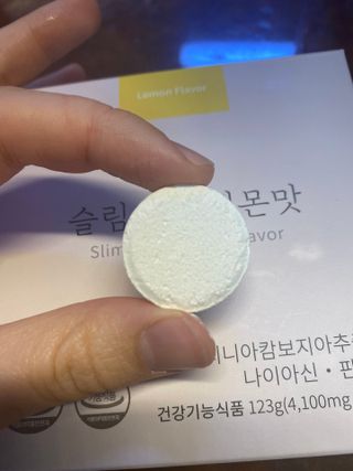 [슬림드랍 레몬맛] 건기식 다이어트 보조제 겸 비타민 — 5점을 준 리뷰어가 2022년 1월 올린 사용 사진