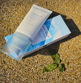 [스킨1004] 마다가스카르 센텔라 히알루-시카 워터핏 선세럼 50ml — 5점을 준 리뷰어가 2024년 5월 올린 사용 사진