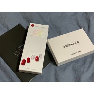 데싱디바 글레이즈 젤네일 시리얼 네일_4종 중 택 1 — 4점을 준 리뷰어가 2021년 10월 올린 사용 사진
