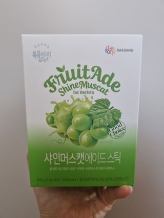 [복음자리] 바리스타 패키지 2종 랜덤발송 (딸기스무디 스틱+샤인머스캣에이드 or 망고스무디+자몽에이드) — 3.5점을 준 리뷰어가 2022년 7월 올린 사용 사진