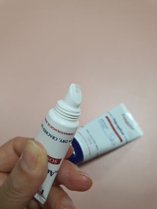 유세린 아쿠아퍼 리페어링 오인트먼트 1개 + 아쿠아퍼 SOS 립 리페어 1개 — 5점을 준 리뷰어가 2022년 2월 올린 사용 사진