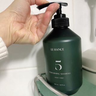 르핸스 퍼포밍 5 샴푸 비반트 포렛/베티버 포그 — 4점을 준 리뷰어가 2022년 12월 올린 사용 사진