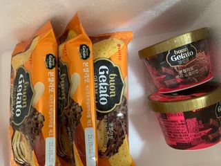 롯데제과 본젤라또 비스킷&바닐라카라멜바, 본젤라또 베리쇼콜라컵 — 3.5점을 준 리뷰어가 2021년 11월 올린 사용 사진