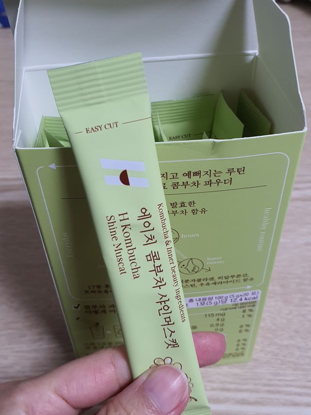 에이치 콤부차 샤인머스캣 리뷰 사진