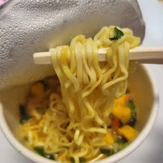NISSIN 닛신 컵누들  4종 - 씨푸드오리지날, 씨푸드 스파이시, 씨푸드 커리, 씨푸드 XO소스 — 5점을 준 리뷰어가 2022년 11월 올린 사용 사진