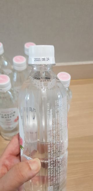 아쿠아스 플레이버워터 ★[아쿠아스] 제로칼로리 플레이버워터 복숭아/청포도 1BOX 20개입 — 5점을 준 리뷰어가 2021년 4월 올린 사용 사진