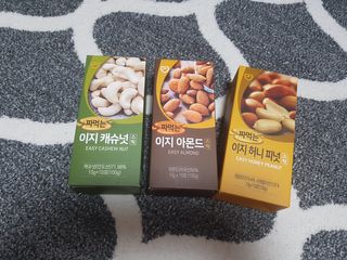 짜먹는 이지견과 짜먹는 이지아몬드, 짜먹는 이지허니피넛, 짜먹는 이지캐슈넛 각 10g X  10포 — 5점을 준 리뷰어가 2021년 2월 올린 사용 사진