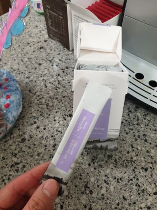 프롬노시베_이너뷰티 올데이 리지 스틱 — 5점을 준 리뷰어가 2021년 4월 올린 사용 사진