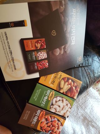 짜먹는 이지견과 짜먹는 이지아몬드, 짜먹는 이지허니피넛, 짜먹는 이지캐슈넛 각 10g X  10포 — 5점을 준 리뷰어가 2021년 2월 올린 사용 사진