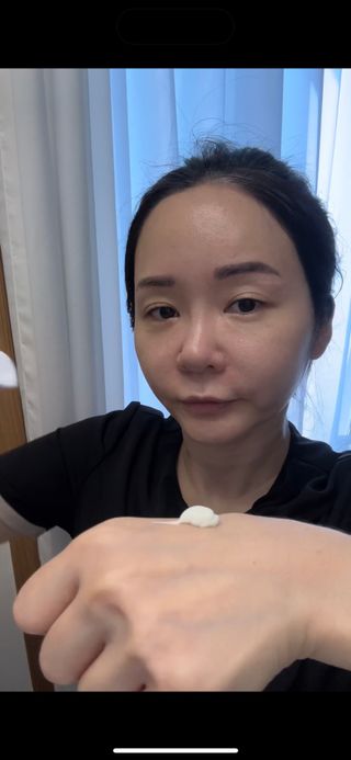 프리마인 선크림만 바꿨을 뿐인데 매일 물 2L챙겨먹고 기초케어 완벽하게 한 물빛피부 완성,셀라브UV프로텍터 — 5점을 준 리뷰어가 2023년 8월 올린 사용 사진