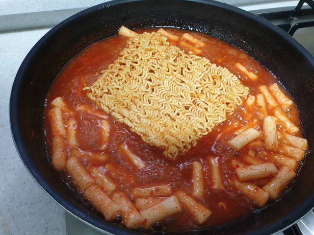 더밥  고추마녀 라볶이 +  나이스미 무설탕 현미후레이크 리뷰 사진