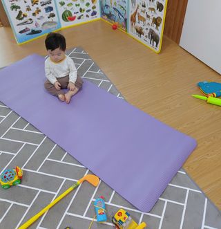 원달러샵 NBR 10mm 바디핏 요가매트 — 5점을 준 리뷰어가 2021년 2월 올린 사용 사진