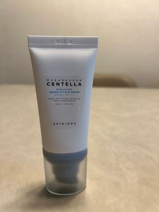 [스킨1004] 마다가스카르 센텔라 히알루-시카 워터핏 선세럼 50ml — 5점을 준 리뷰어가 2024년 5월 올린 사용 사진