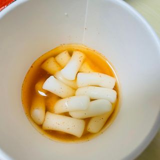 유비쿡 컵떡볶이 매운컵떡볶이2개/ 짜장컵떡볶이 2개  총 4개세트 — 4점을 준 리뷰어가 2021년 2월 올린 사용 사진