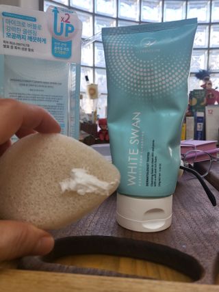 오투에니원 화이트 스완 퍼펙트 폼 클렌징 150g 퍼프증정 — 5점을 준 리뷰어가 2022년 12월 올린 사용 사진