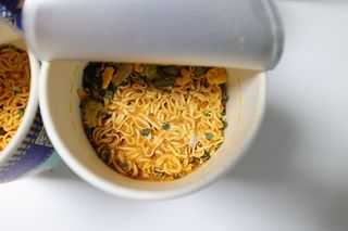 NISSIN 닛신 컵누들  4종 - 씨푸드오리지날, 씨푸드 스파이시, 씨푸드 커리, 씨푸드 XO소스 — 5점을 준 리뷰어가 2022년 11월 올린 사용 사진