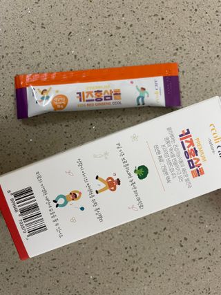베거스코리아 [콜리케어] 키즈 홍삼콜리 딸기맛 14포 — 5점을 준 리뷰어가 2021년 10월 올린 사용 사진