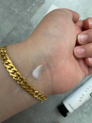 멈칫(MUMCHIT) 넥퍼퓸 NECKPERFUME 2가지 향 — 3.5점을 준 리뷰어가 2021년 11월 올린 사용 사진