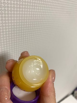 틱톡 [후르디아] 튼입술해결템 올리브영 블루베리 하이드레이팅 허니 립밤 — 5점을 준 리뷰어가 2024년 4월 올린 사용 사진
