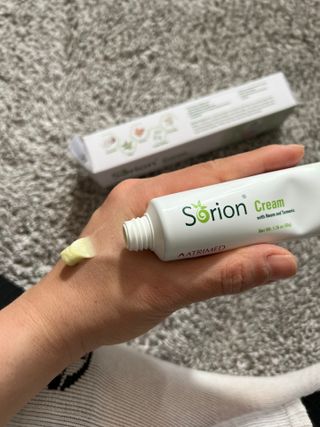 건선/아토/습진/민감성 피부 천연보습진정크림 소리온 크림 & 센시티브 크림 50g — 4점을 준 리뷰어가 2022년 3월 올린 사용 사진