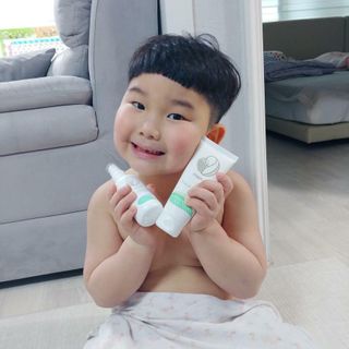 mom e 맘이 내추럴 베이비 케어 크림+바디오일 — 5점을 준 리뷰어가 2021년 1월 올린 사용 사진