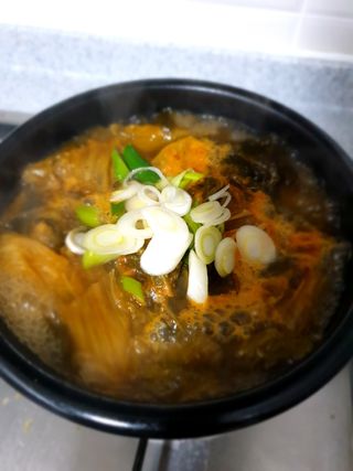 요리반상회 용문해장국 2팩 + 뚝배기 1개 — 5점을 준 리뷰어가 2021년 3월 올린 사용 사진