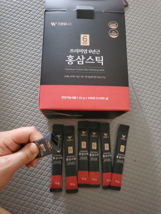 [푸름웰니스] 프리미엄 6년근 홍삼스틱 3mg x 100포 — 5점을 준 리뷰어가 2022년 4월 올린 사용 사진