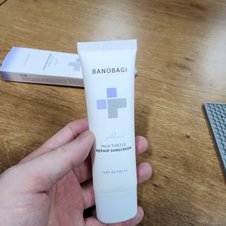바노바기 코스메틱 바노바기 밀크씨슬 리페어 시카 선스크린 플러스 50ml — 5점을 준 리뷰어가 2023년 1월 올린 사용 사진