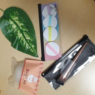 [툴앤썸] 메이크업 브러시로 바르고 호빵 스펀지로 클렌징하는 A-Z 뷰티툴 5종 — 5점을 준 리뷰어가 2021년 2월 올린 사용 사진