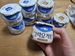 매일바이오 그릭요거트 오리지널 플레인 4개, 로스터리 커피믹스 4개 — 5점을 준 리뷰어가 2021년 12월 올린 사용 사진