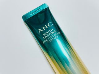 [NEW 탄력유턴 아이크림] AHC 유스 래스팅 리얼 아이크림 포 페이스 — 5점을 준 리뷰어가 2021년 3월 올린 사용 사진
